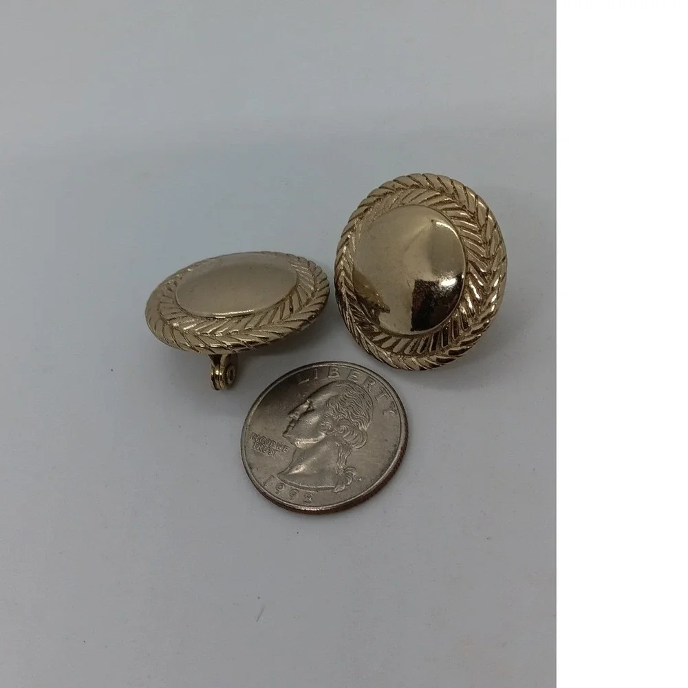 Monet Womens Grooved Gold Tone Round Clip On Earrings Vintage Button Style #20